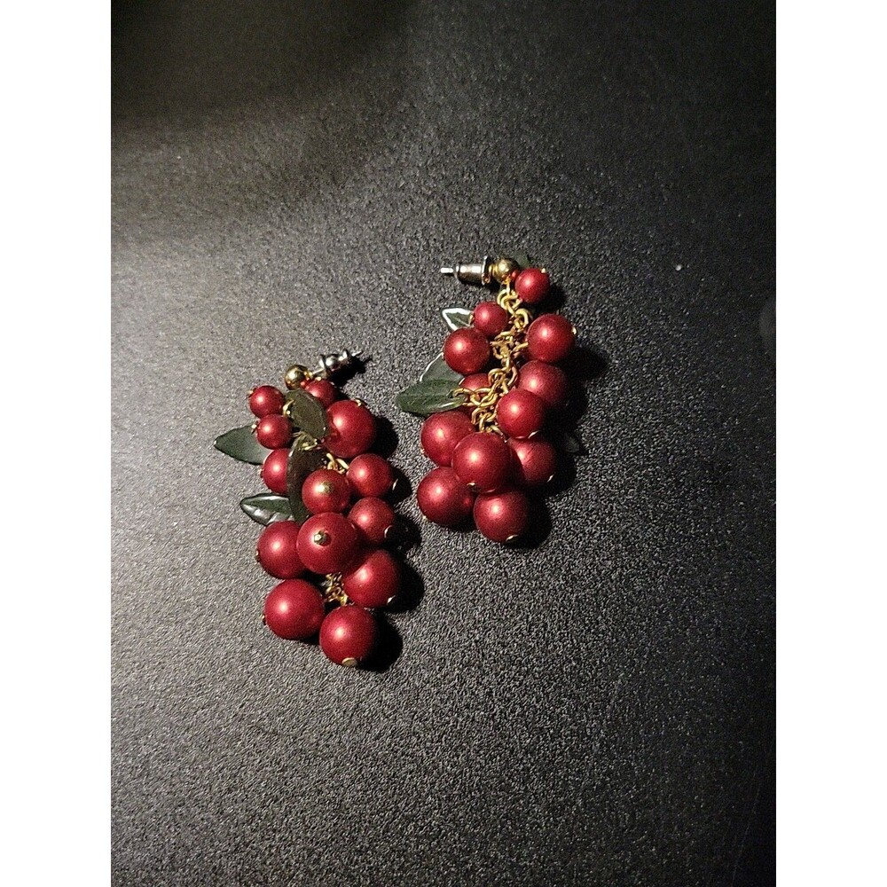 Vtg AVON LUCITE Leaves RED PEARL Grape Holly CHANDELIER Dangle Pierced Earrings